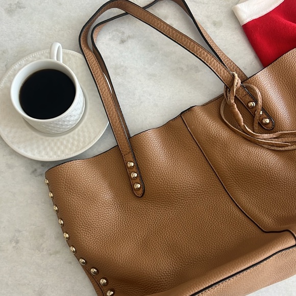 Beautiful tan bag!! Excellent shape - Picture 4 of 4